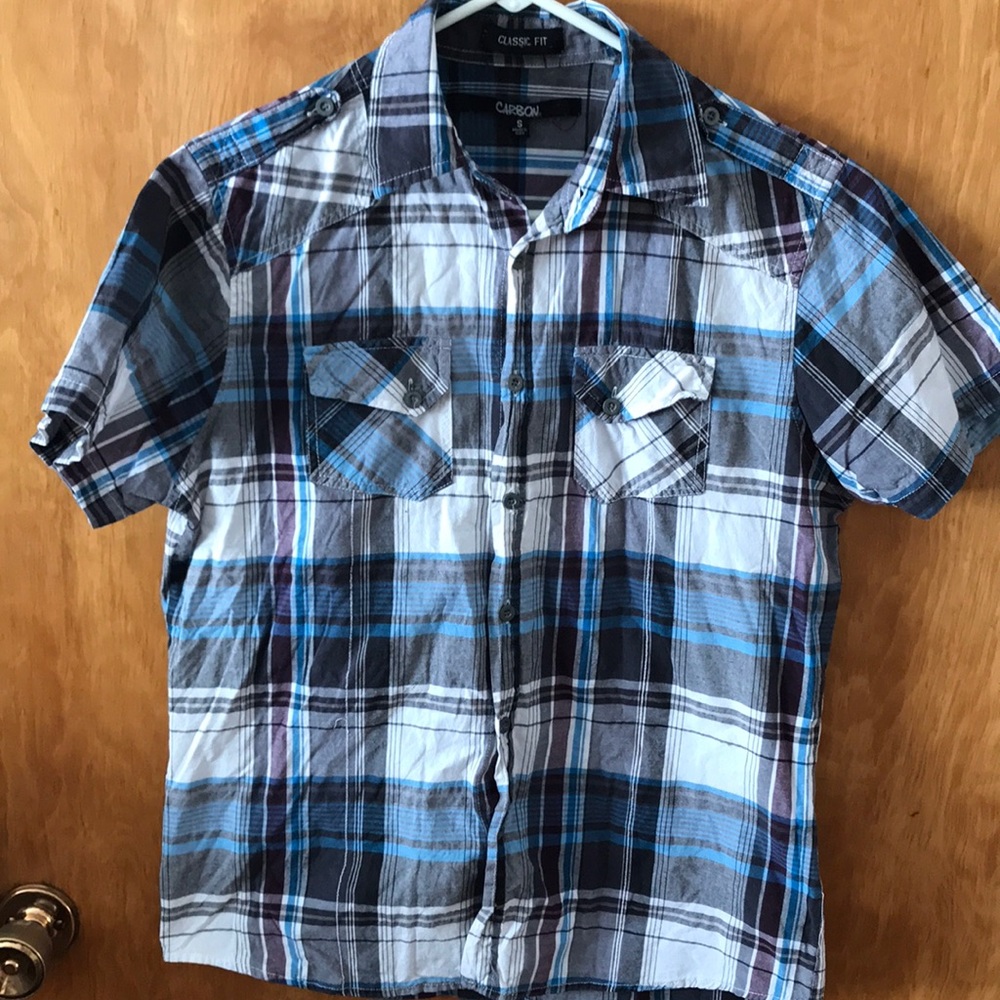 Carbon. Short sleeved  classic fit.  Size small